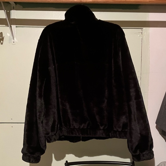 Women's Black Fur Jacket - Picture 4 of 4